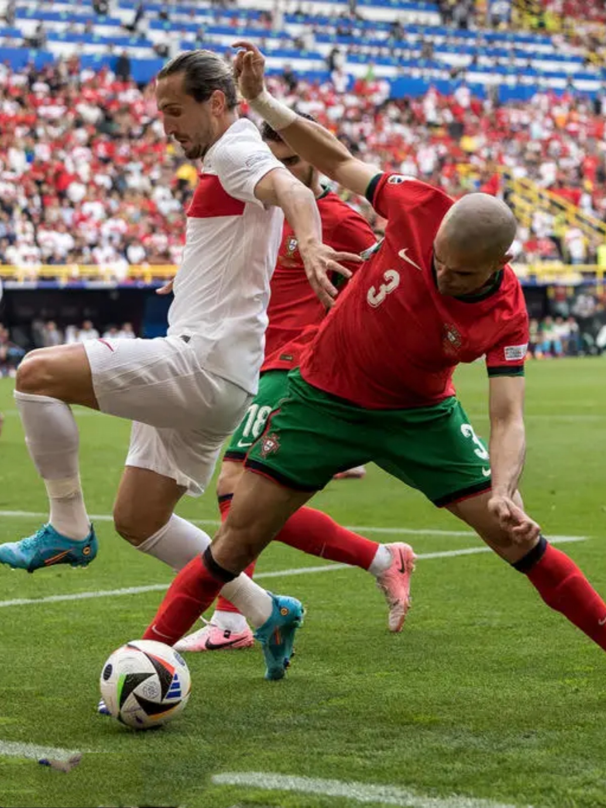 欧洲足球传奇现身助力球队获胜 欧洲足球传奇现身助力球队获胜